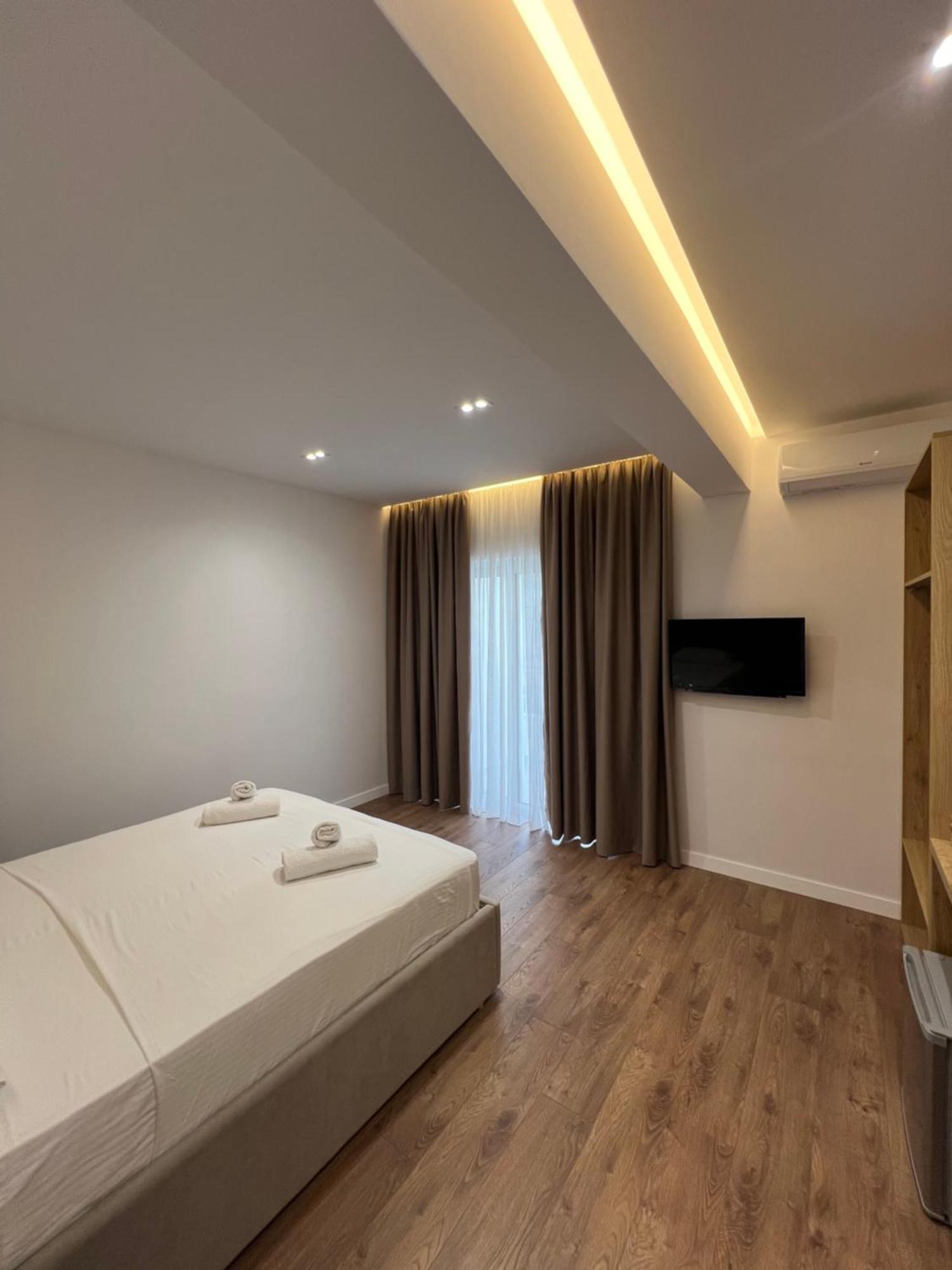 Hotel Andrea ซารานเดอ ภายนอก รูปภาพ